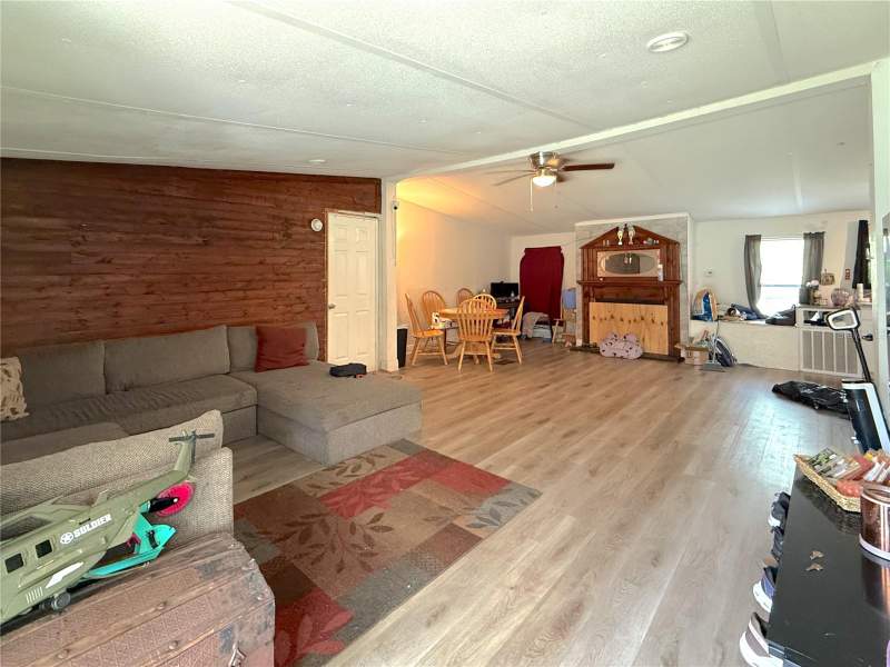 3 bedroom Manufactured Home at 42135 Pine Valley Drive, Pine Valley Unit 02, Paisley — photo 3