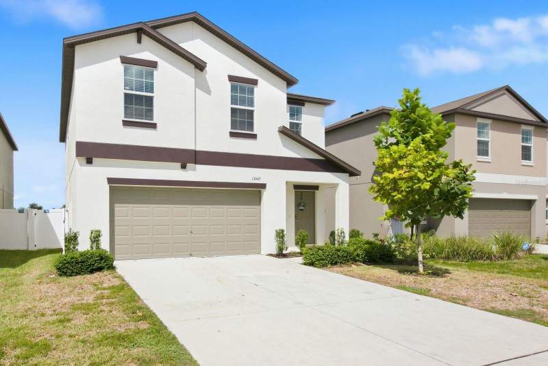 4 bedroom Single Family Residence at 13643 Newbridge Street, Avalon East, Spring Hill — photo 2