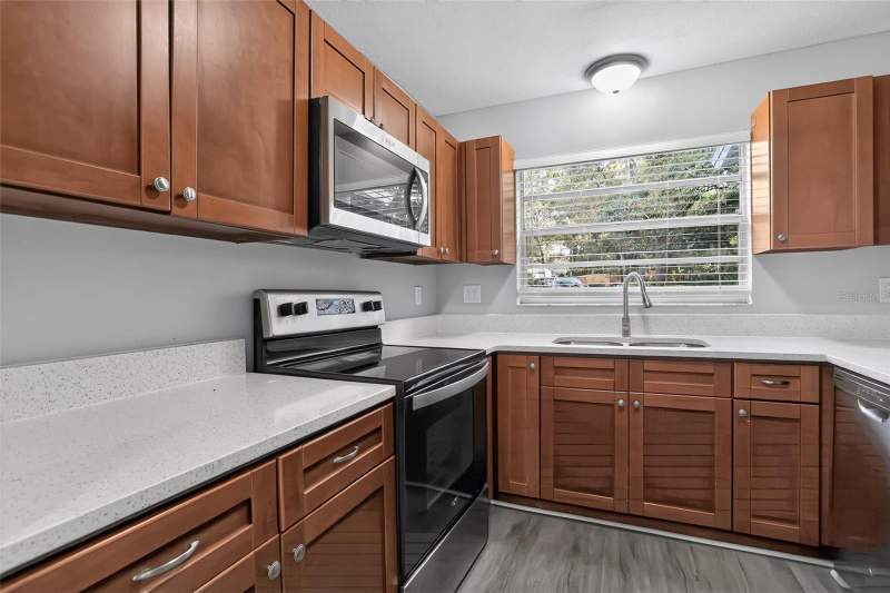 3 bedroom Single Family Residence at 26430 Sleepy Hollow Street, Mount Plymouth, Mount Plymouth — photo 4