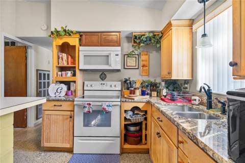 528 Doctors Drive, Oviedo FL - photo 6 of 6