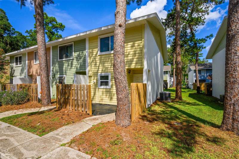 2 bedroom Townhouse at 2132 SW 39th Drive, Replat Pt Mill Run, Gainesville — photo 2