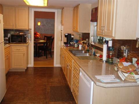 120 SW Monroe Circle, St Petersburg FL - photo 8 of 18