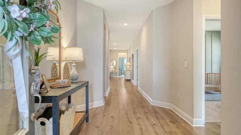 4 bedroom Single Family Residence at 8318 Abalone Loop, Isles At Bayview Ph I Subph A & B, Parrish — photo 5
