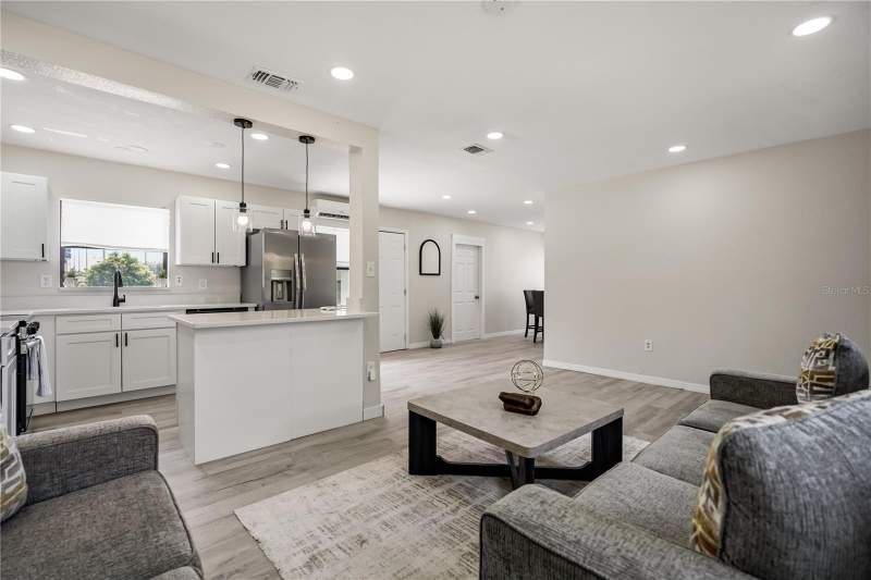 4 bedroom Single Family Residence at 2601 Healy Drive, Silver Star Homes, Orlando — photo 4