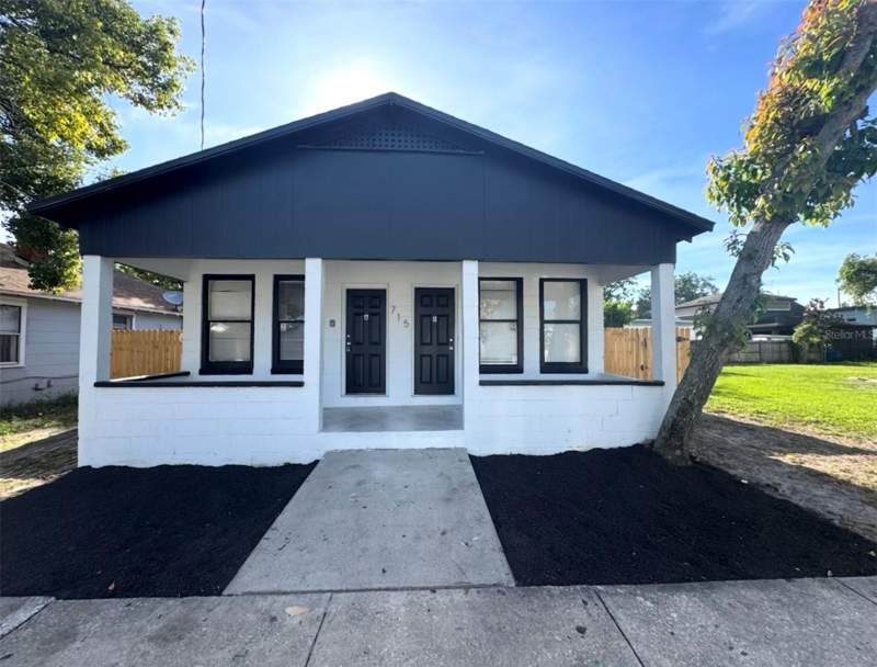 2 bedroom Single Family Residence at 715 JERNIGAN AVENUE, WESTERN TERRACE ADD, ORLANDO — photo 1
