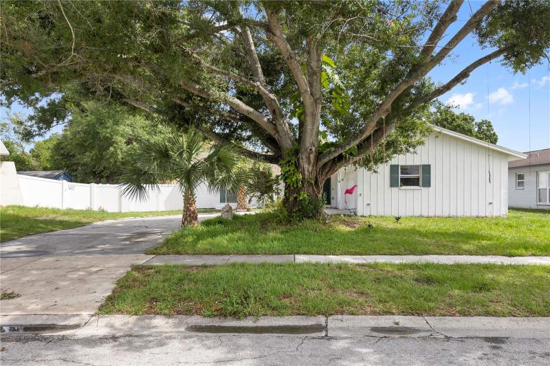 3 bedroom Single Family Residence at 7529 Armand Circle, Townn Country Park Sec 9 Un 02, Tampa — photo 2