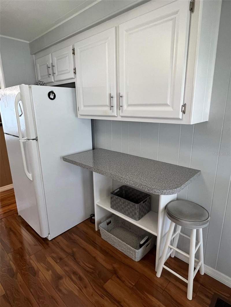 2 bedroom Mobile Home at 36 Thatch Palm Street, Palm Hill Mobile Home Park Unrec, Largo — photo 5