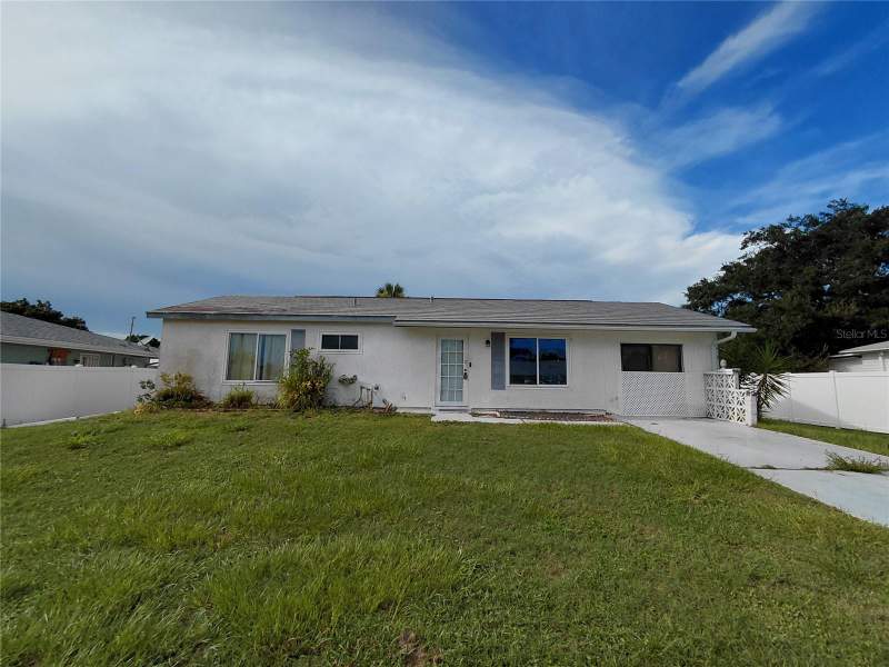 3 bedroom Single Family Residence at 18292 Morrisson Avenue, Port Charlotte Sec 021, Port Charlotte — photo 2