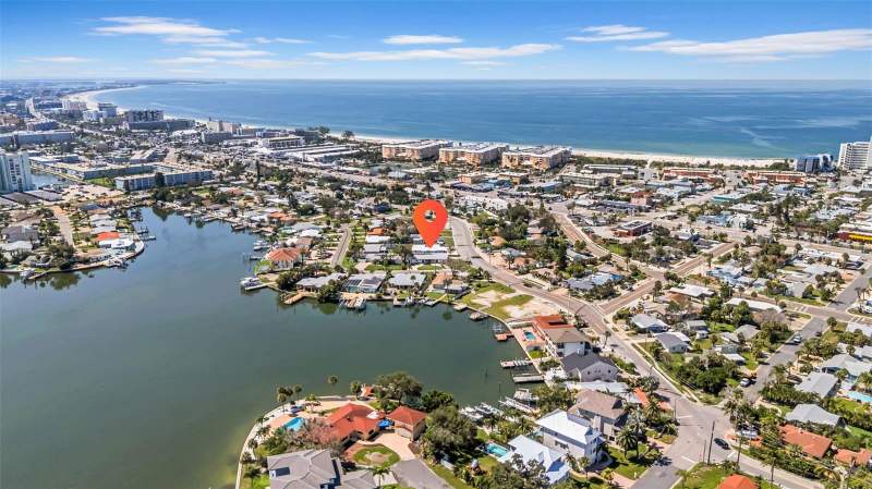 5 bedroom Half Duplex at 6855 Gulf Winds Drive, Three Palms Point, St Pete Beach — photo 4