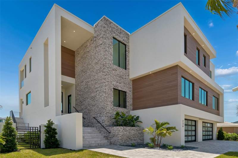 5 bedroom Single Family Residence at 236 Howard Drive, Howard Estates, Belleair Beach — photo 2