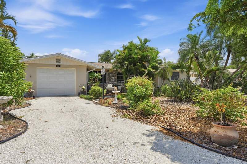 2 bedroom Single Family Residence at 437 Beach Park Boulevard, Beach Park, Venice — photo 3