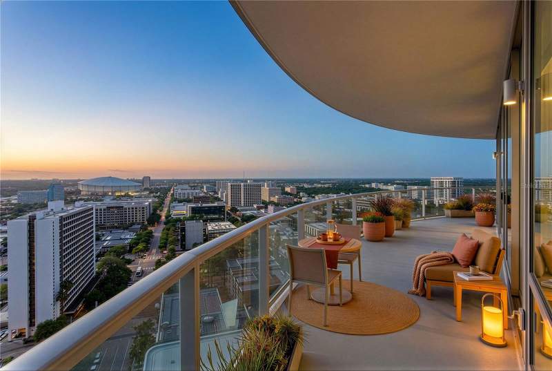 3 bedroom Condominium at 400 Central Avenue #2001, 400 Central, St Petersburg — photo 2