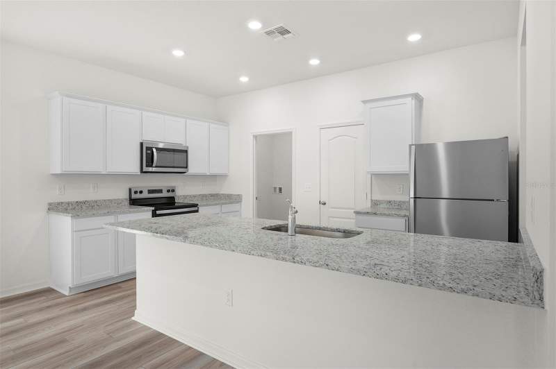 5 bedroom Single Family Residence at 13288 TULA LOOP, TULA PARC, ASTATULA — photo 3