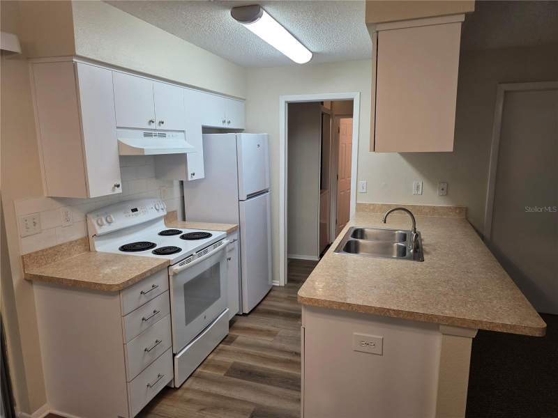 2 bedroom Single Family Residence at 5446 Colchester Avenue, Spring Hill, Spring Hill — photo 3
