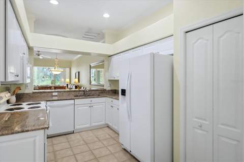 9413 Forest Hills Circle, Sarasota FL - photo 20 of 90