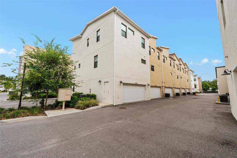 3 bedroom Townhouse at 2522 12th Terrace, Uptown Kenwood, St Petersburg — photo 4