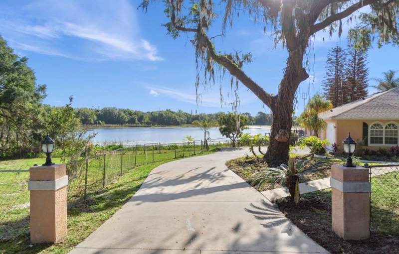3 bedroom Single Family Residence at 9440 County Road 561, Clermont, Clermont — photo 2
