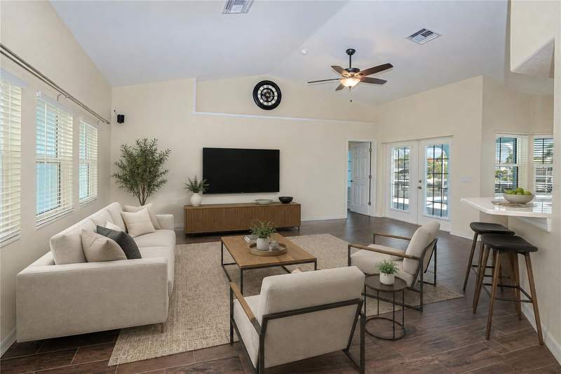4 bedroom Single Family Residence at 206 S Waterway Drive, Port Charlotte Sec 005, Port Charlotte — photo 3