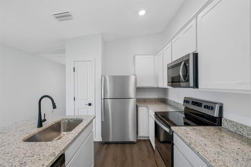 3 bedroom Single Family Residence at 5269 Cap Road, Trilby Crossing, Brooksville — photo 3