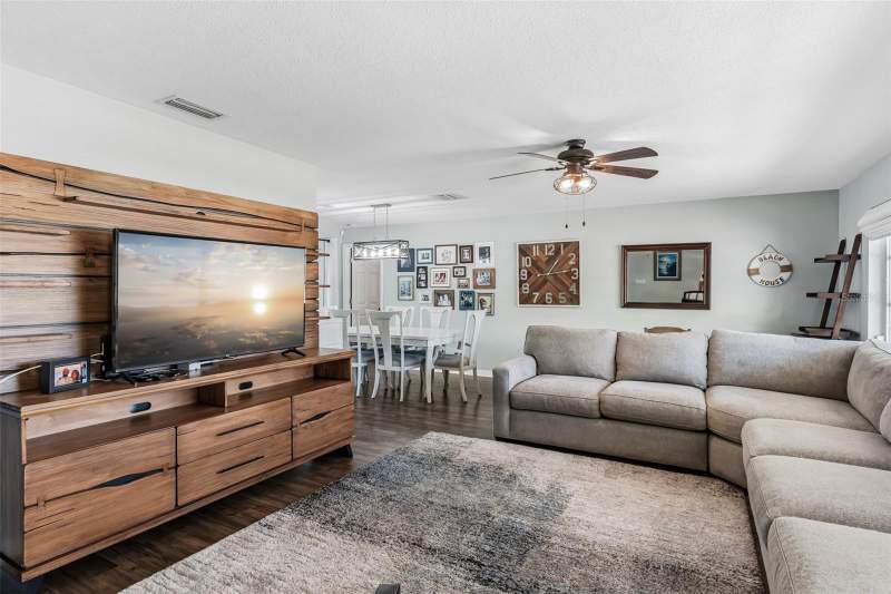 3 bedroom Single Family Residence at 14570 Tanglewood Drive, Bayhills Sub, Largo — photo 2