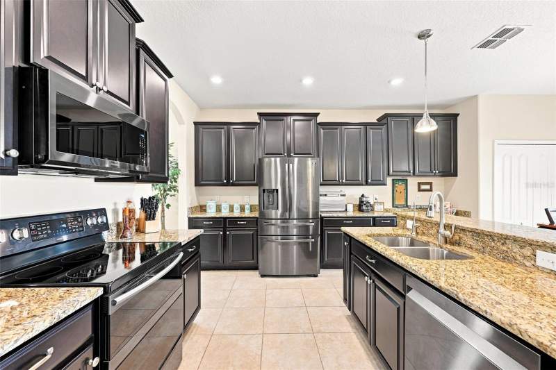 5 bedroom Single Family Residence at 12335 Ballentrae Forest Drive, Ballentrae Sub Ph 1, Riverview — photo 3