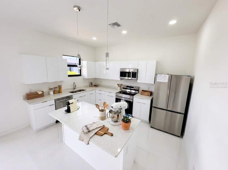 4 bedroom Single Family Residence at 4324 Jacaranda Parkway, Cape Coral, Cape Coral — photo 3