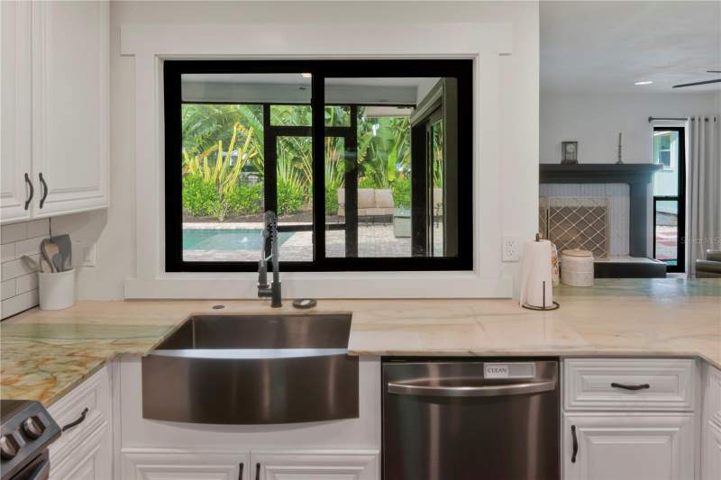 4 bedroom Single Family Residence at 4400 Columbus Way, Lakewood Estates Sec C, St Petersburg — photo 4