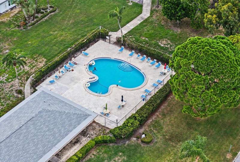 2 bedroom Condominium at 8359 Candlewood Road #8359, Chateaux De Bardmoor, Seminole — photo 3