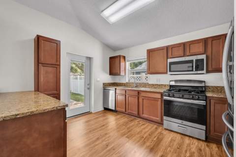 17610 Esprit Drive, Tampa FL - photo 13 of 48