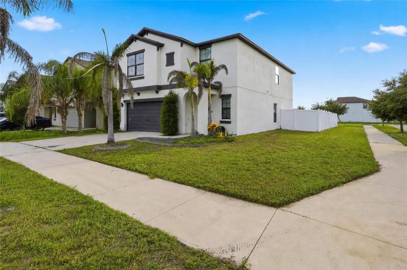 5 bedroom Single Family Residence at 14801 Boulder Pass Place, Ayersworth Glen, Wimauma — photo 2