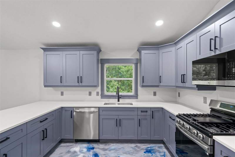 4 bedroom Single Family Residence at 478 Lincoln Avenue, Masaryktown, Brooksville — photo 4