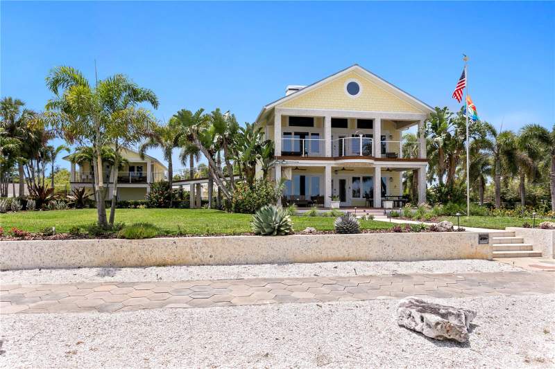 5 bedroom Single Family Residence at 1803 Beach Drive, Bayboro, St Petersburg — photo 2
