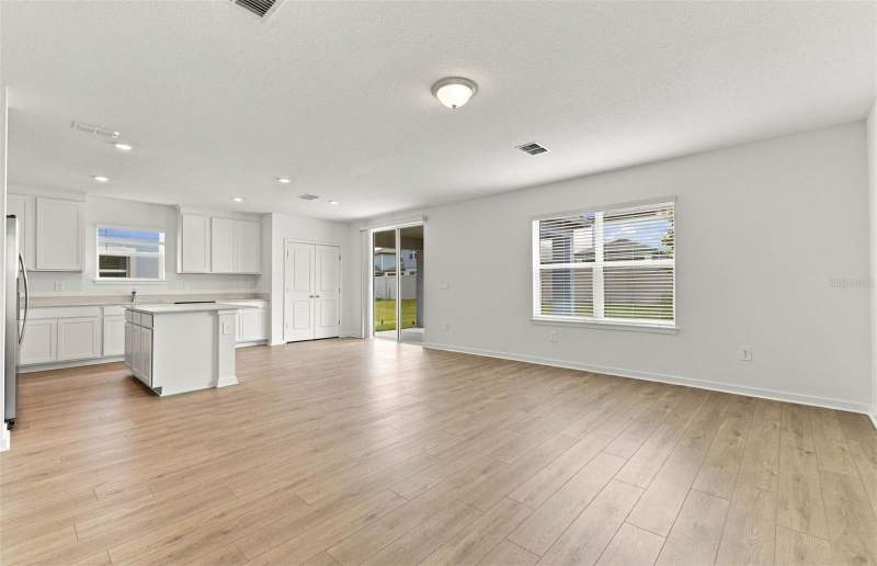 4 bedroom Single Family Residence at 1543 Hartridge Court, Silverlake Phase 2, Lake Alfred — photo 4