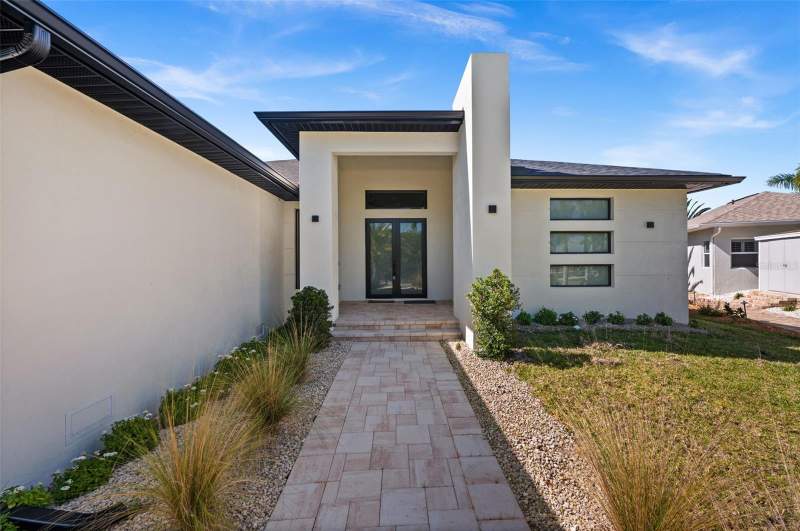 4 bedroom Single Family Residence at 10522 Riverside Road, Port Charlotte Sec 03E, Port Charlotte — photo 2