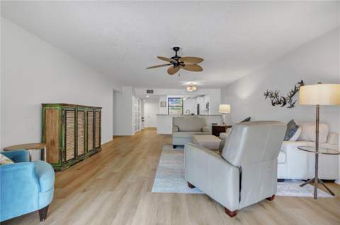 597 Lakeside Drive #205, Bradenton FL - photo 20 of 47