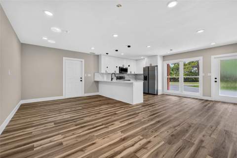 1524 Carson Circle, St Petersburg FL - photo 15 of 38