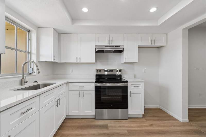 2 bedroom Villa at 1614 S Lake Avenue #2, Normandy Park South, Clearwater — photo 5