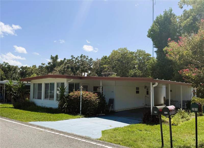 2 bedroom Manufactured Home at 203 Aspen Circle, Hawthorne/Leesburg, Leesburg — photo 3