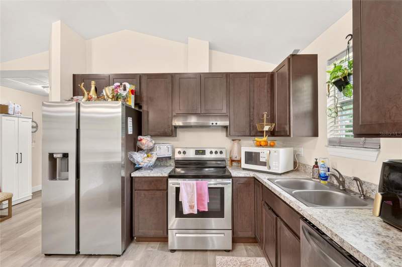3 bedroom Single Family Residence at 13002 SW 174th Street, Archer, Archer — photo 2
