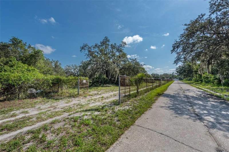 5 bedroom Mobile Home at 12154 Bullfrog Creek Road, Gibsonton, Gibsonton — photo 3