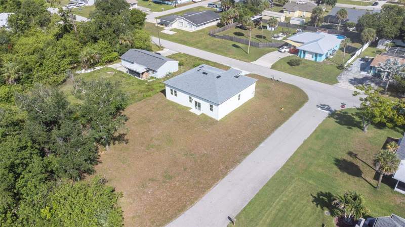 4 bedroom Single Family Residence at 543 Chamber Street, Port Charlotte Sec 008, Port Charlotte — photo 2