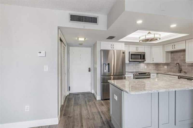 2 bedroom Condominium at 5220 Brittany Dr S #901, Bayway Isles Point Brittany Five, St Petersburg — photo 4