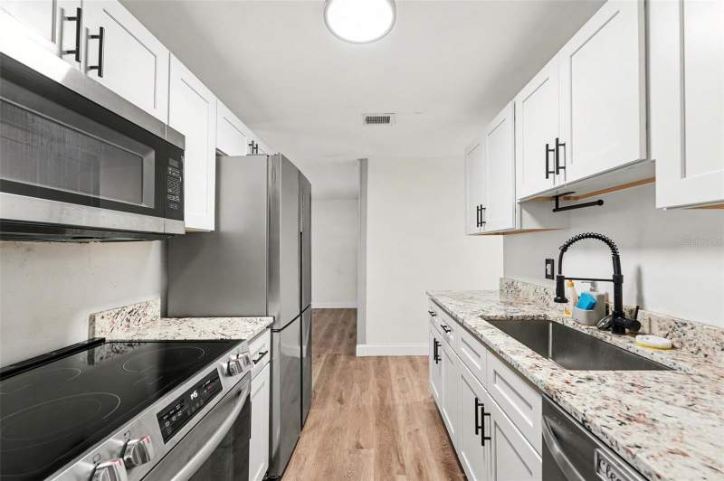 4 bedroom Single Family Residence at 9346 89th Ave, Clearwood Sub 6th Add, Seminole — photo 5