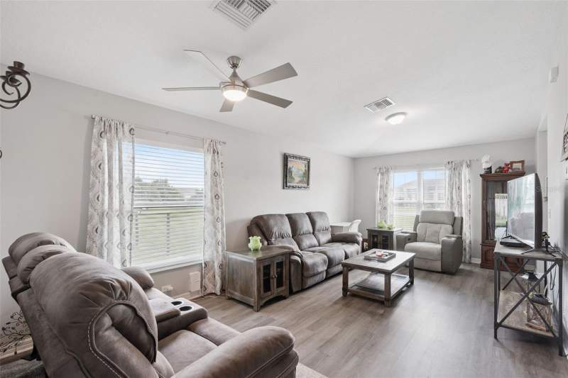 3 bedroom Single Family Residence at 40351 W 1st Avenue, East Umatilla, Umatilla — photo 5