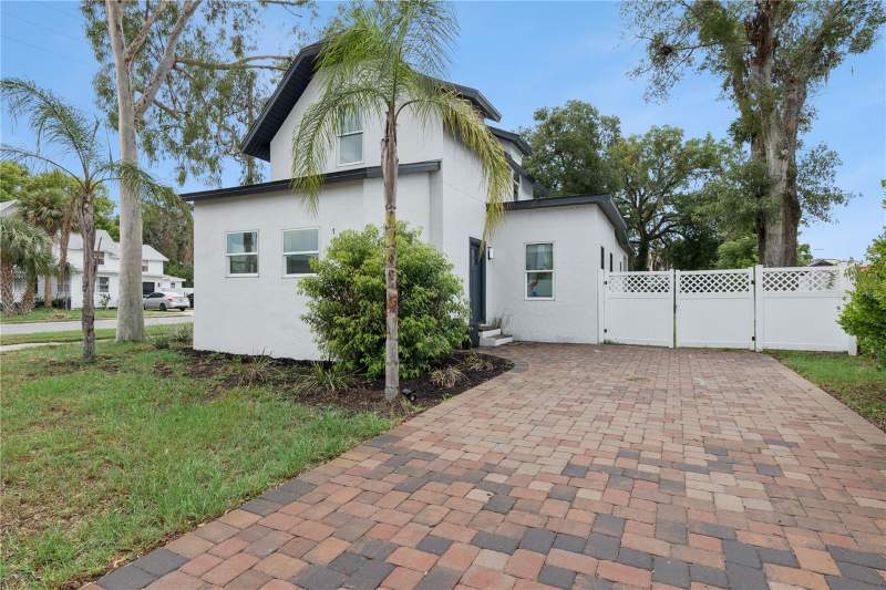 3 bedroom Single Family Residence at 732 E Orange Avenue, Eustis, Eustis — photo 2