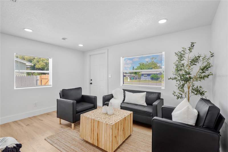 3 bedroom Single Family Residence at 3910 56th Avenue, Hoeldtke Heights Sub, St Petersburg — photo 2