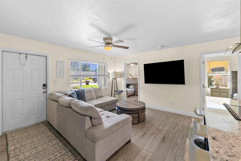 4 bedroom Single Family Residence at 8011 26th Avenue, Jungle Terrace Sec B, St Petersburg — photo 3