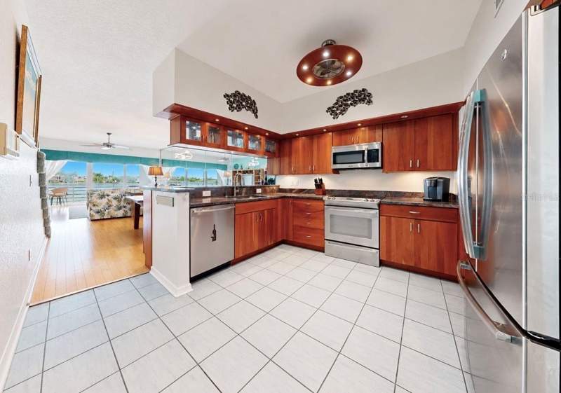 4 bedroom Townhouse at 4629 Mirabella Court, Mirabella Twnhms Sub, St Pete Beach — photo 5