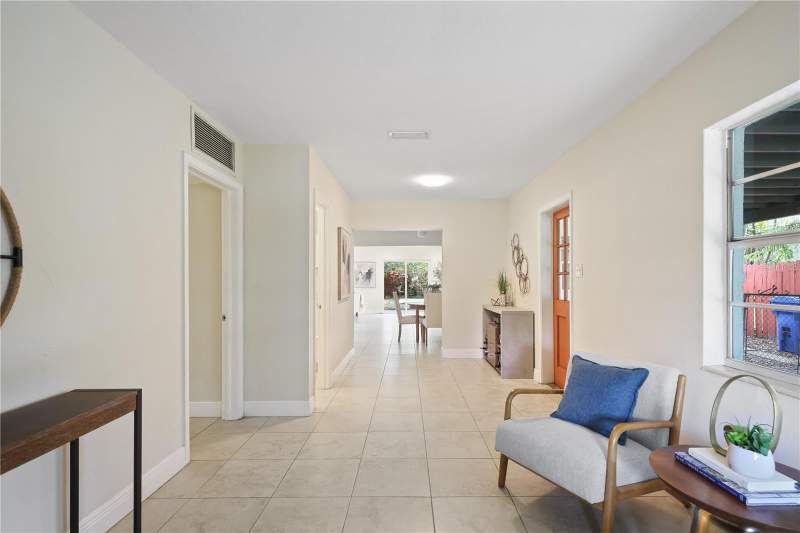 3 bedroom Single Family Residence at 6311 37TH AVENUE, MILES PINES, ST PETERSBURG — photo 4