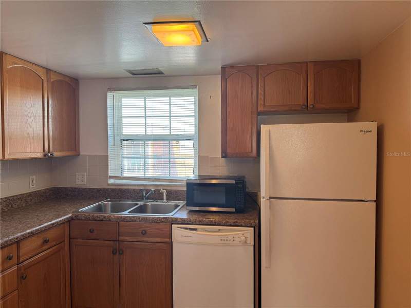 1 bedroom Condominium at 8542 10th Street #C, Jamestown Condo, St Petersburg — photo 4